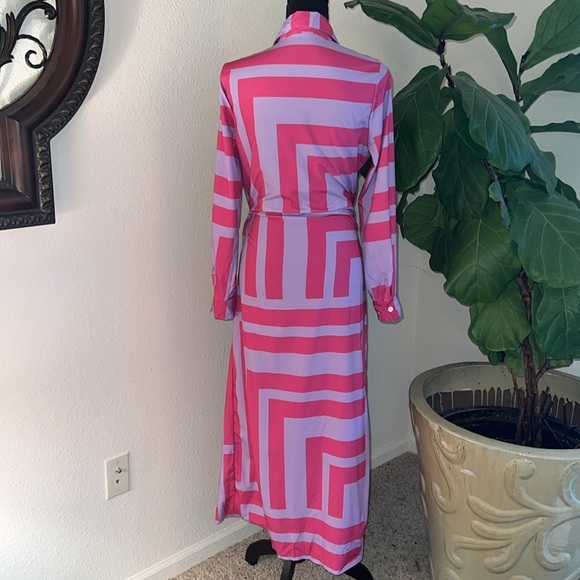 OLIVIA Women’s PRINTED Wrap SHIRT DRESS Lavender Fuchsia Medium NWOT - Picture 11 of 15